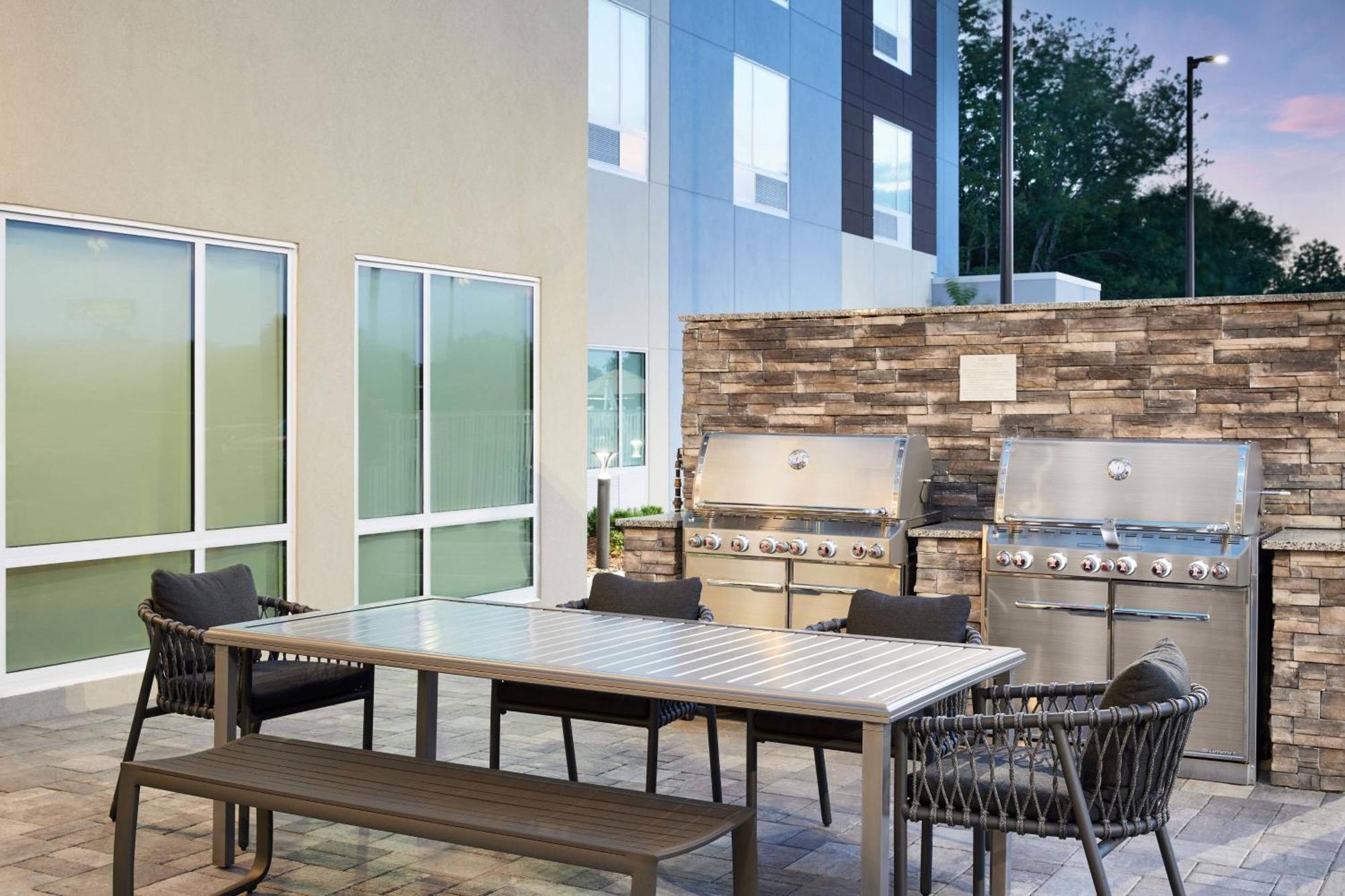 Towneplace Suites By Marriott Plant City Exterior photo
